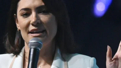 Michelle sela a paz com Flávio Bolsonaro e deverá fazer gesto público de apoio
