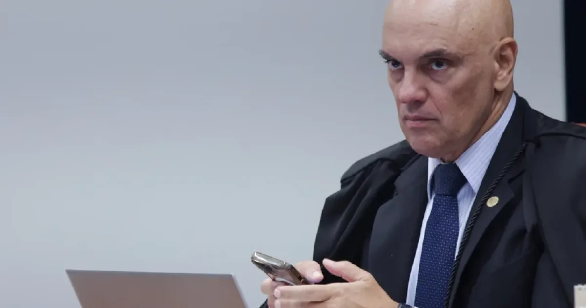 Moraes aciona PF para investigar suposto crime de Flávio Bolsonaro contra Lula