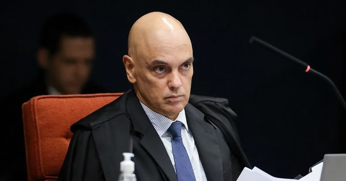 Moraes manda à PGR pedido de Bolsonaro para fazer nova cirurgia