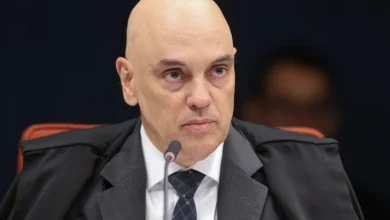 Moraes quer saber as “qualificações” de irmão de Michelle para cuidar de Bolsonaro