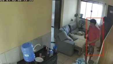 Mulher de 24 anos é encontrada sem vida dentro de residência