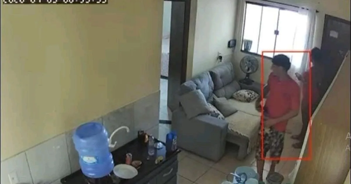 Mulher de 24 anos é encontrada sem vida dentro de residência