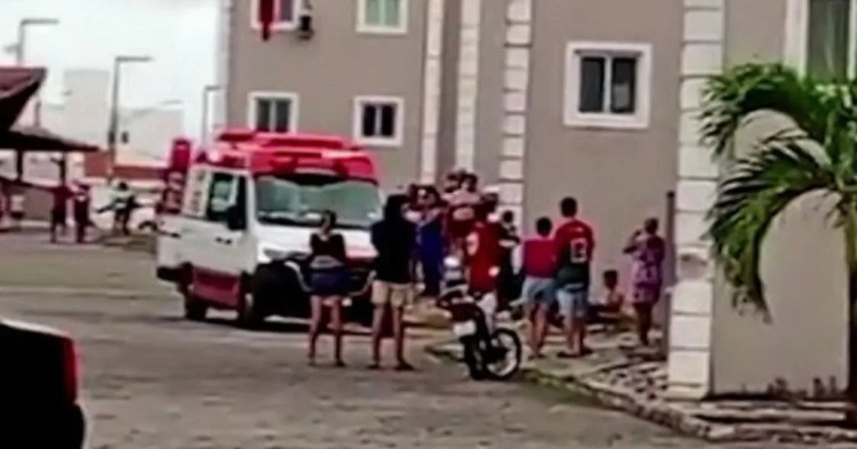 Mulher pula de prédio com seus três filhos gerando enorme comoção