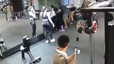 Mulher tem joelhos esmagados por 160 kg em academia