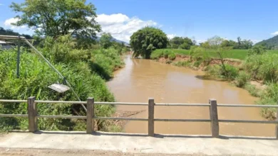 Padrasto e enteada perdem a vida, após caminhão cair em represa