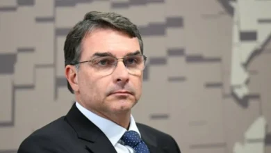 Petistas intensificam ofensiva e colocam mansão de Flávio Bolsonaro no alvo