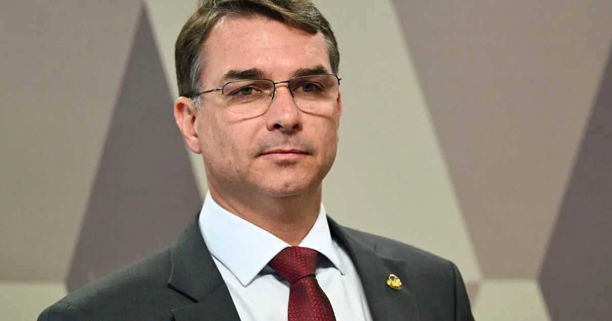 PF pede, e Moraes abre inquérito contra Flávio Bolsonaro por calúnia a Lula