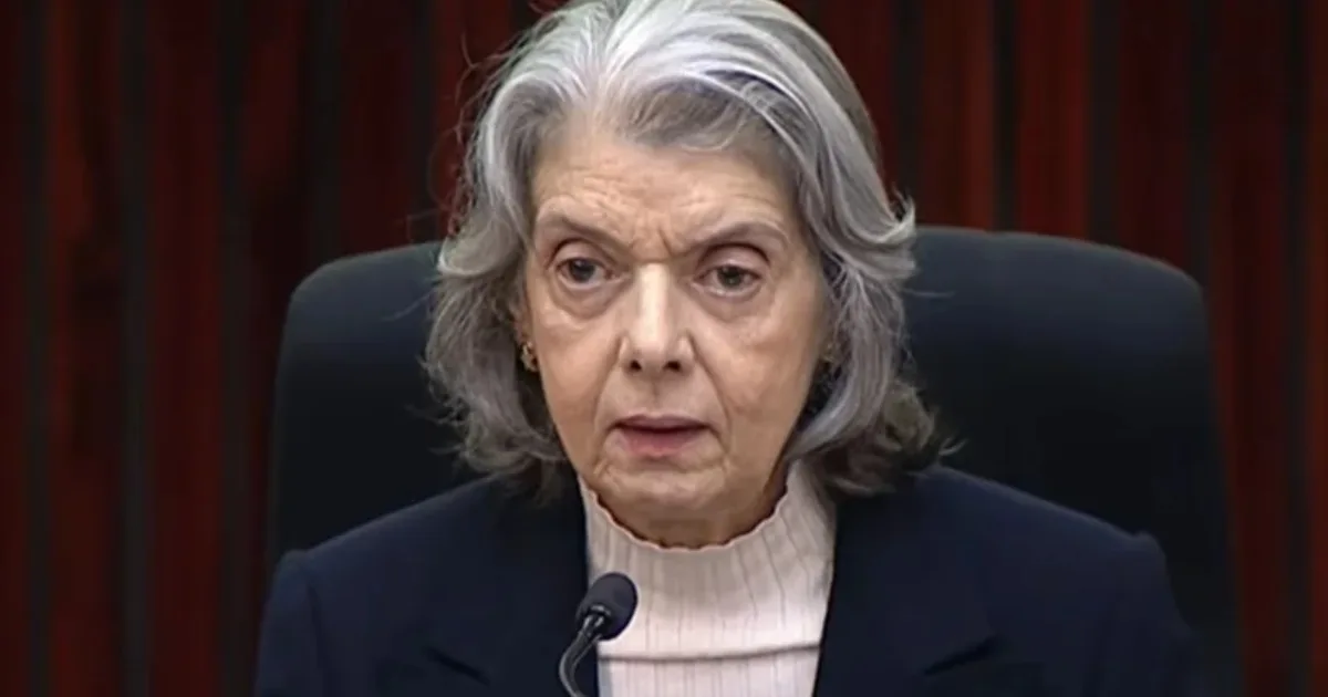 Pressionada por críticas, Cármen Lúcia diz que família quer sua saída do STF. Veja vídeo