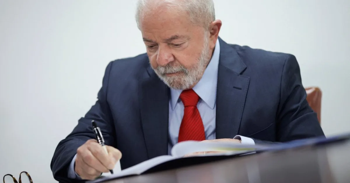 Projeto sobre fim da escala 6x1 é enviado com urgência ao Congresso por Lula