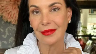 Record demite Carolina Ferraz