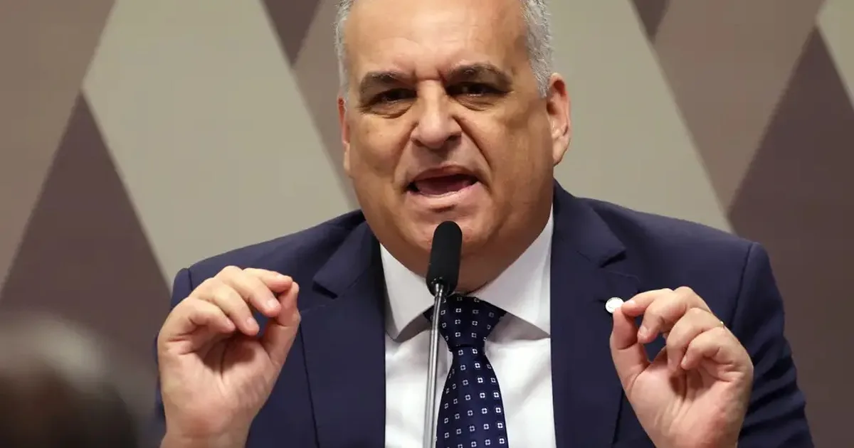 Relator da CPI do INSS vincula fraudes ao governo Lula e preserva Bolsonaro