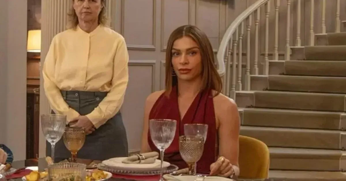 Três Graças: Helga surpreende com revelação e chantageia Arminda