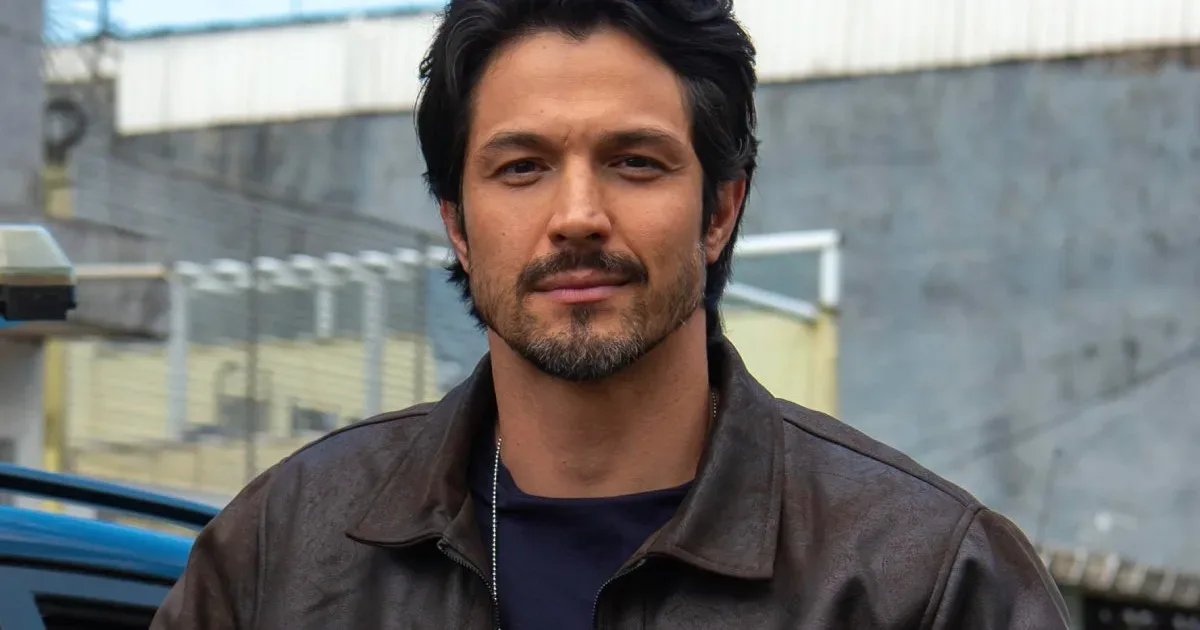 Três Graças: Paulinho encurrala Lena e Herculano por tráfico de bebê e faz denúncia