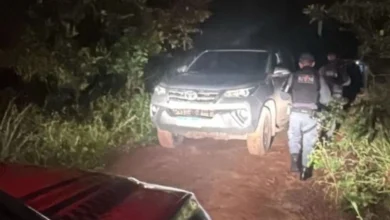 Três trabalhadores são encontrados amarrados e mortos dentro de carro