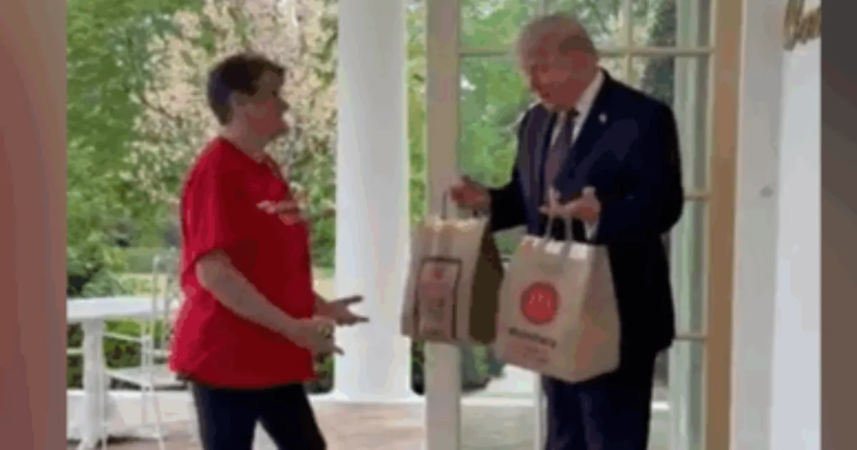 Trump reforça hábito e recebe McDonald’s em residência oficial