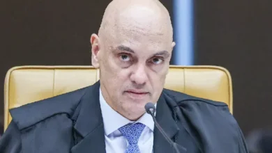 Urgente: Alexandre de Moraes vota pela condenação e prisão de Eduardo Bolsonaro no STF