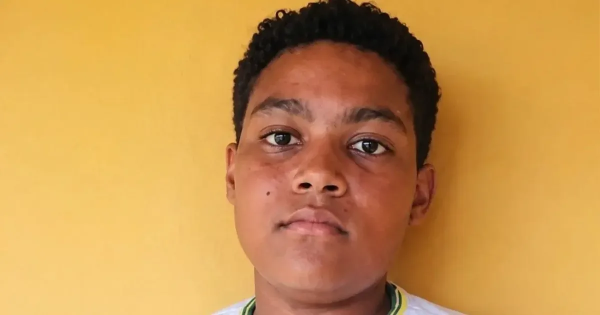 Adolescente de 14 anos falece ao ser atingido por cesta de basquete