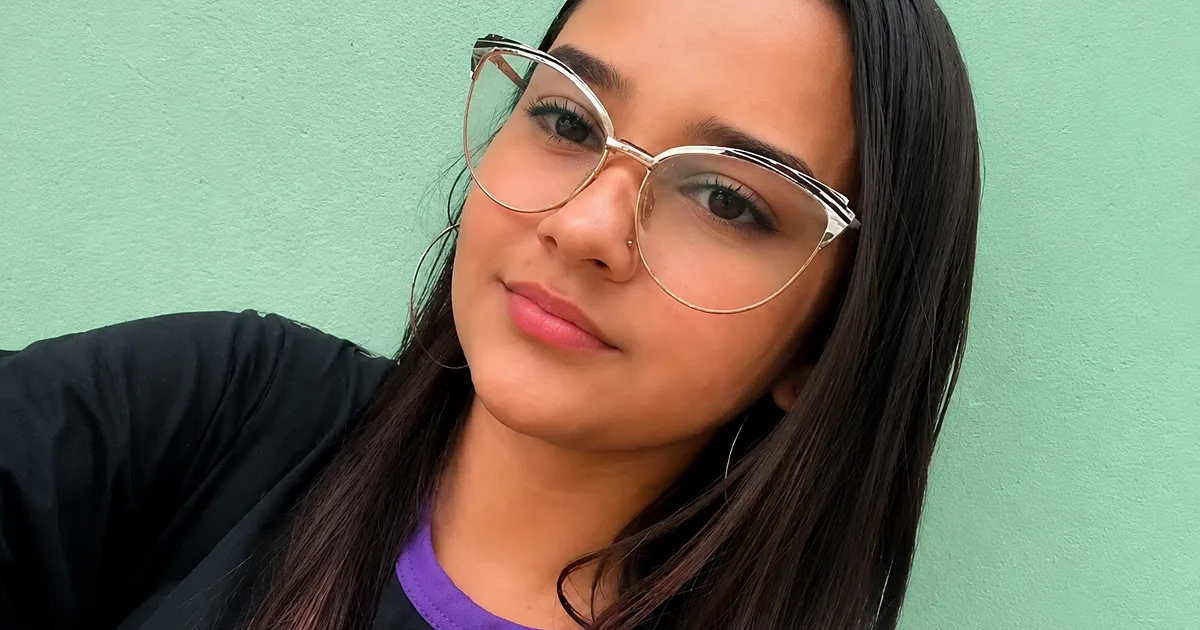 Adolescente de 16 anos morre após choque elétrico enquanto fazia chapinha