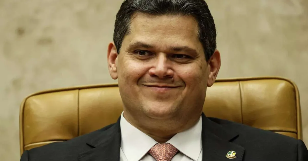 Alcolumbre envia à CCJ do Senado proposta da oposição alternativa ao fim da escala 6×1