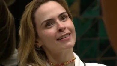 Ana Paula Renault abandona programa ao vivo após climão com atriz