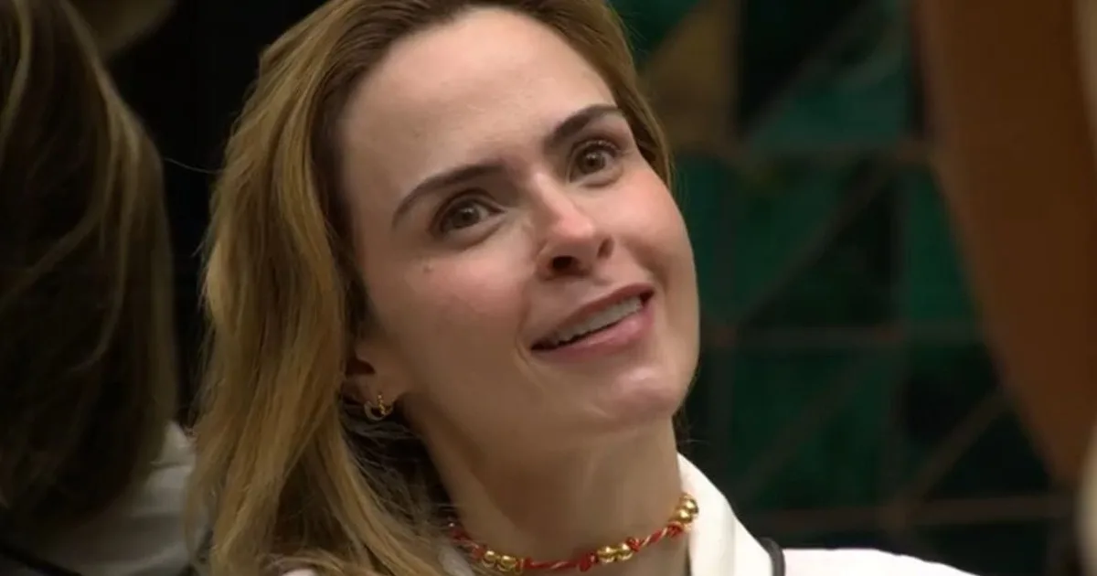 Ana Paula Renault abandona programa ao vivo após climão com atriz