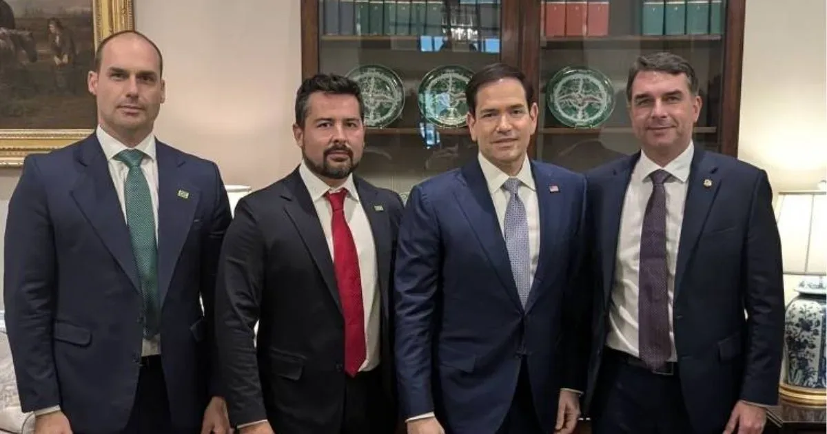 Após se encontrar com Trum, Flávio Bolsonaro tem o melhor encontro de todos