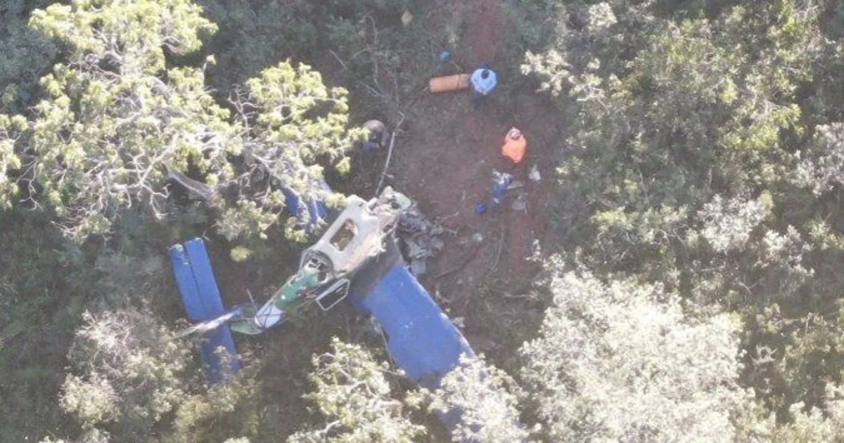 Avião cai às margens da BR-365 e mata piloto no interior de Minas