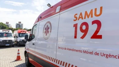 Babá chama SAMU para bebê de 2 meses e comportamento durante ligação causa investigação