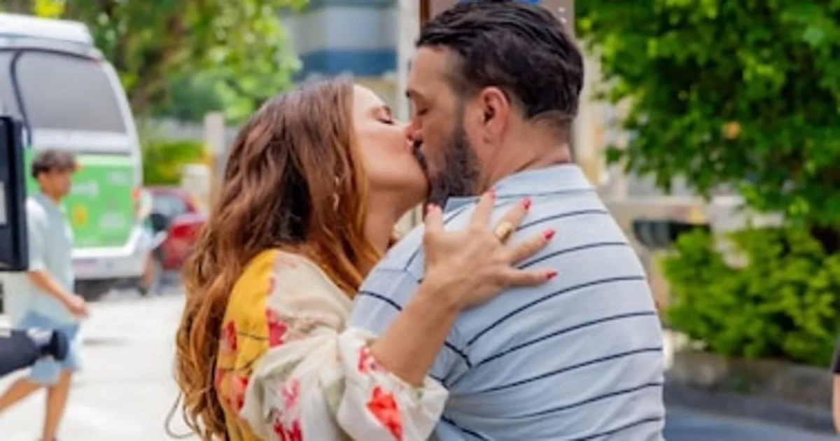 Belo reage após Viviane Araújo admitir desconforto em beijo na novela