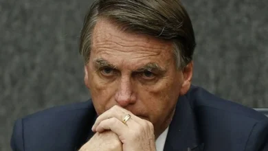 Bolsonaro passa bem e mexe dedos das mãos após cirurgia