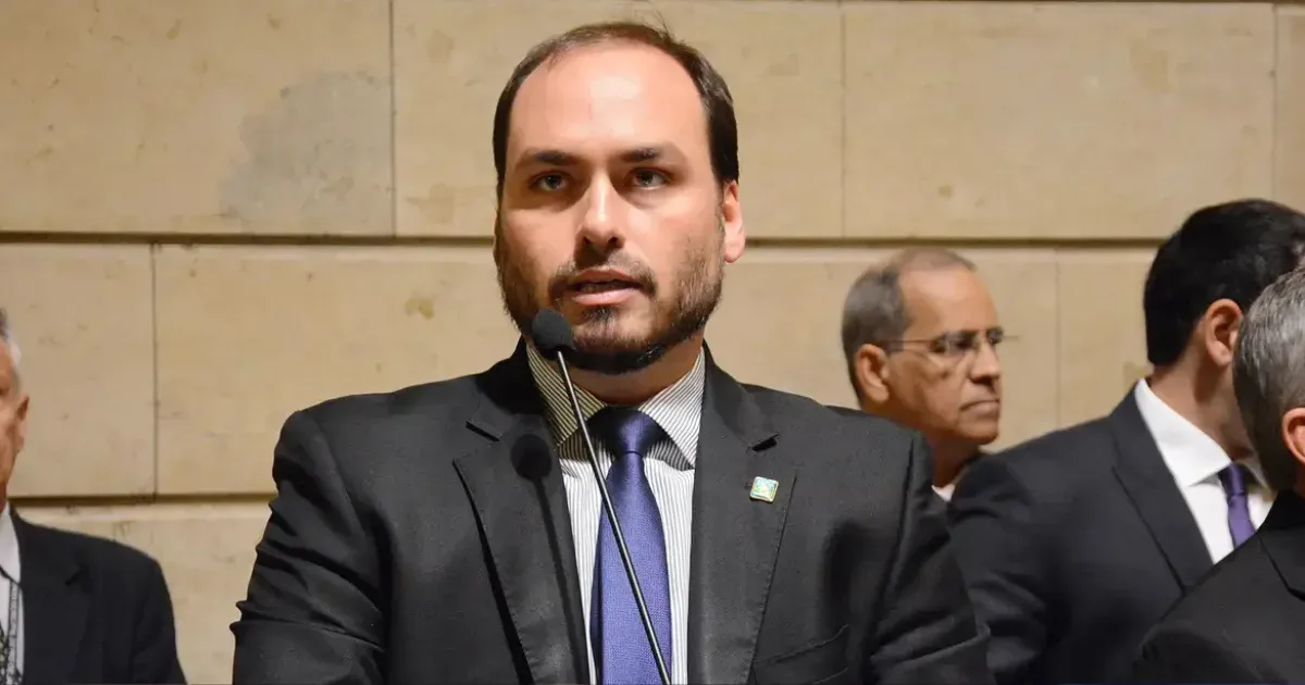 Carlos Bolsonaro comenta decisão dos EUA e assunto ganha repercussão nacional