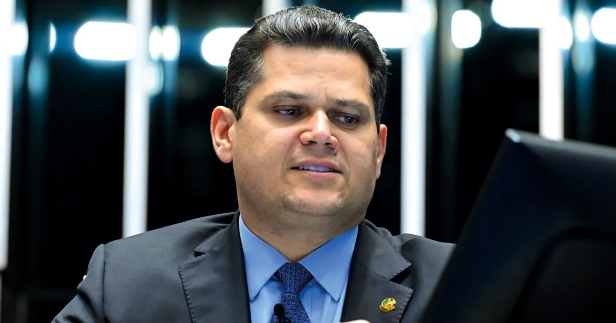 Convidado, Alcolumbre não comparece a lançamento de Lula contra o crime organizado