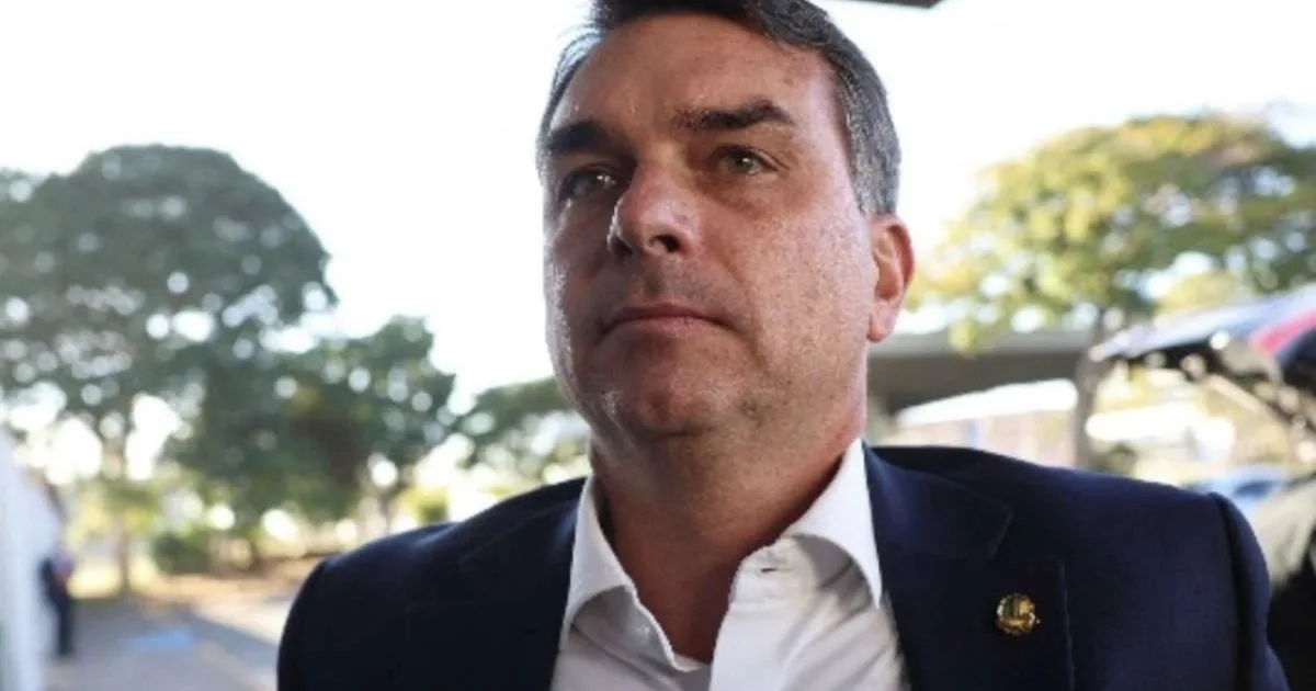 Crise de imagem: Flávio Bolsonaro toma nova decisão
