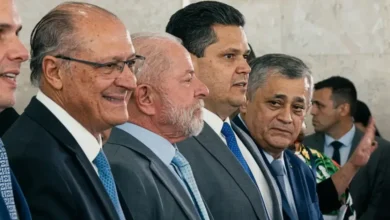 Distância e Tensão: Desconforto entre Lula e Alcolumbre na posse do TSE rouba a cena e viraliza