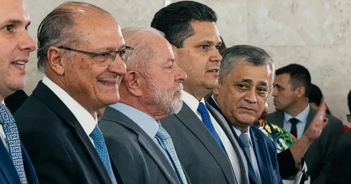 Distância e Tensão: Desconforto entre Lula e Alcolumbre na posse do TSE rouba a cena e viraliza
