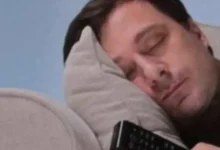 Dormir com a televisão ligada pode prejudicar o cérebro