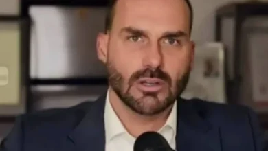 Eduardo Bolsonaro evita perguntas e grava vídeo misterioso