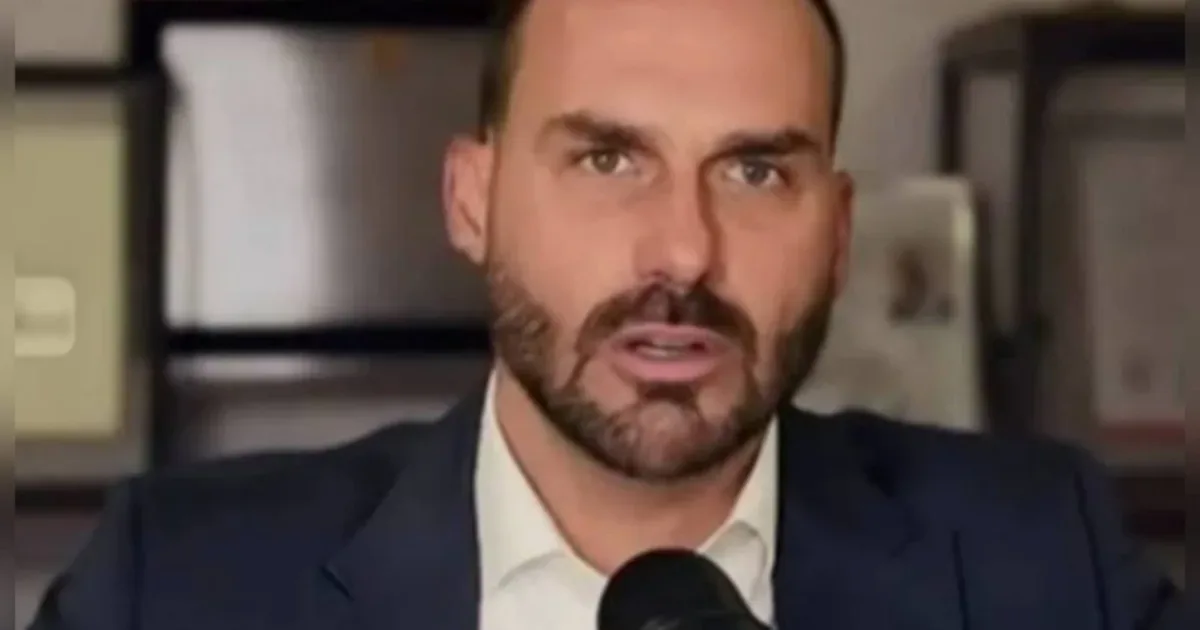 Eduardo Bolsonaro evita perguntas e grava vídeo misterioso
