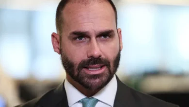 Eduardo Bolsonaro teria procurado empresa estrangeira, diz site
