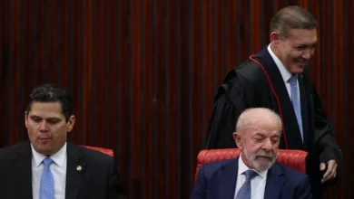 Em posse de Nunes Marques no TSE, Alcolumbre se recusa a aplaudir Jorge Messias