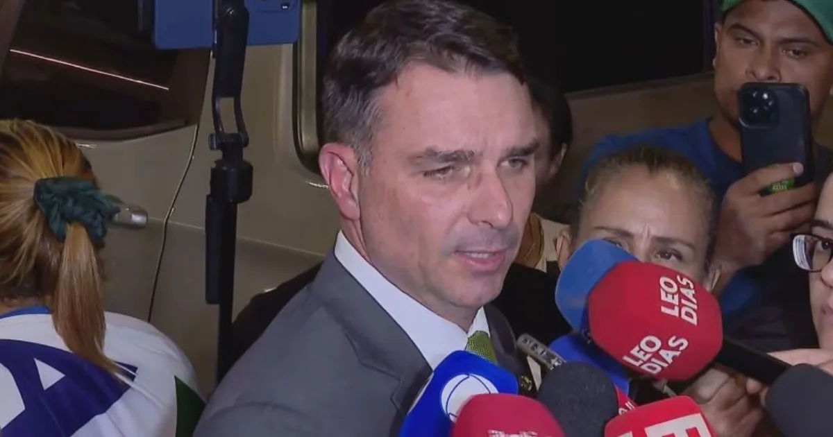 Erro de Flávio em reunião com Trump chama atenção