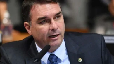 Flávio Bolsonaro dispara contra Lula ao falar de eleições