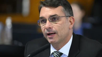 Flávio Bolsonaro diz que, se eleito, usará seu prestígio para reduzir maioridade penal