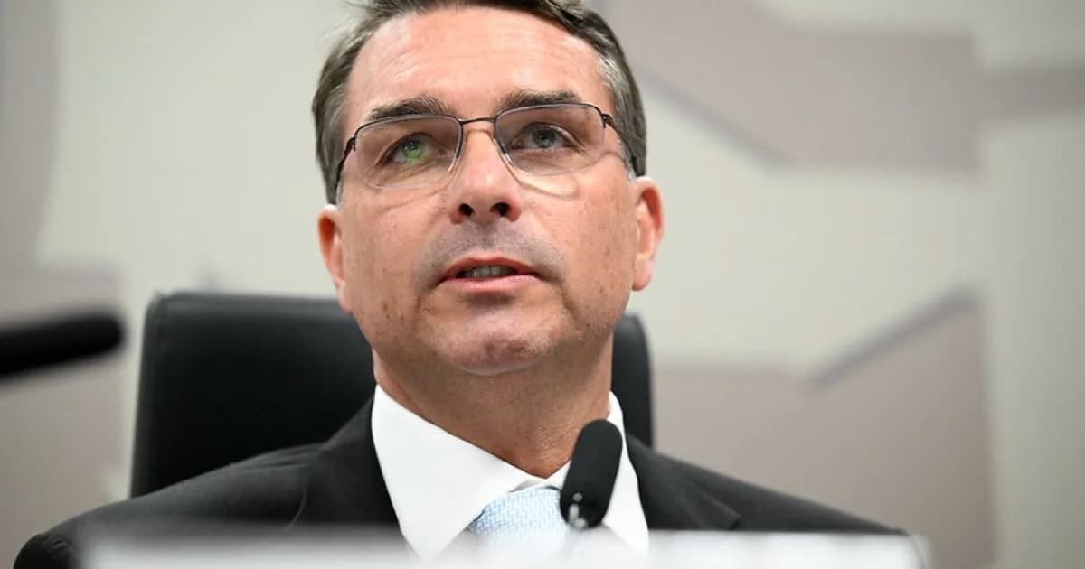 Flávio Bolsonaro é alvo de representação na PGR por pedido a EUA