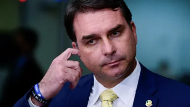 Flávio Bolsonaro e Rogério Marinho assinam pedido de criação de CPMI do Banco Master