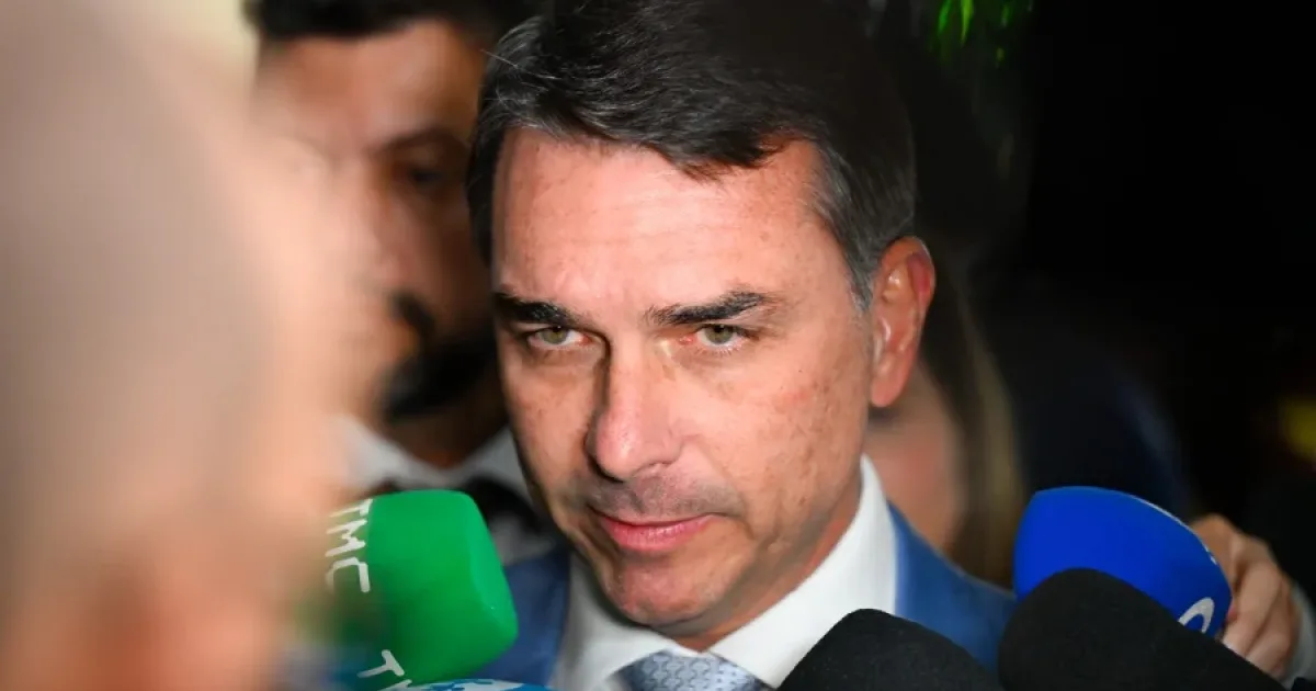 Flávio Bolsonaro faz nova confissão; entenda