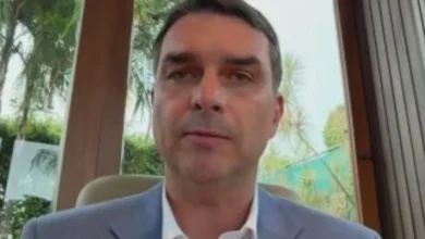 Flávio Bolsonaro quebra o silêncio após soltura ser confirmada