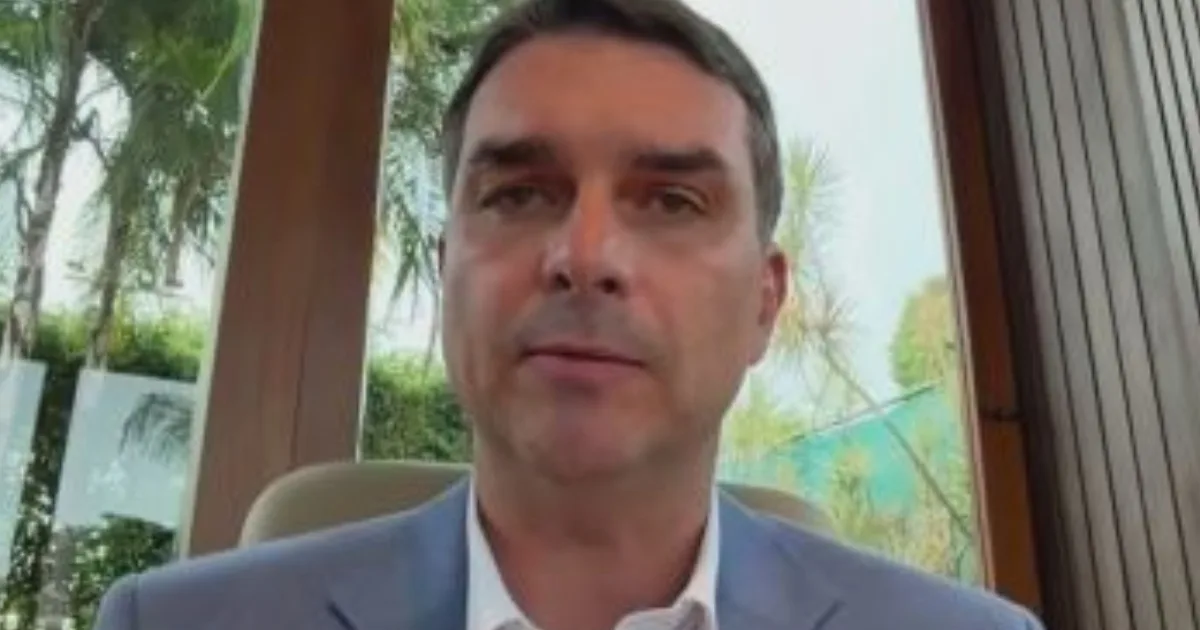 Flávio Bolsonaro quebra o silêncio após soltura ser confirmada