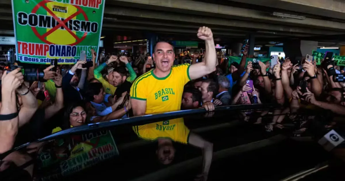 Flávio eleva tom contra adversários e reforça planos para 2027
