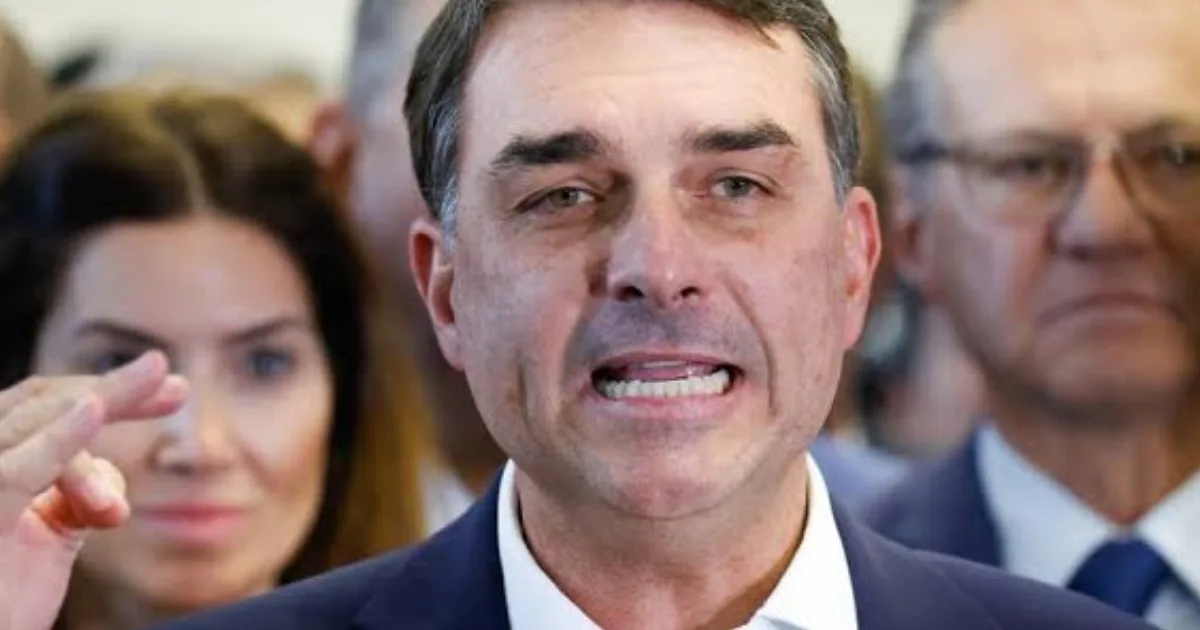 Flávio rebate informação sobre reunião com Trump